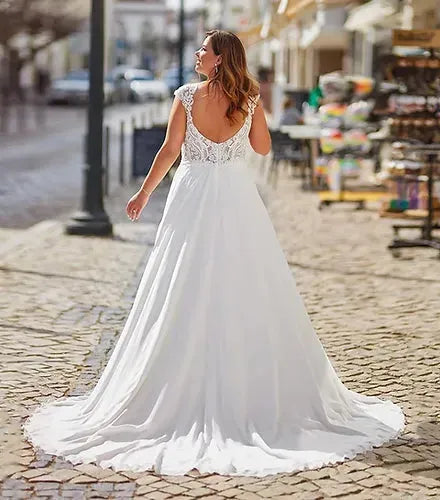 Elegant Chiffon Wedding Dresses Plus Size V Neck Cap Sleeves Bride Gowns Appliques Backless Sweep Train A-Line Vestido De Noiva 26w