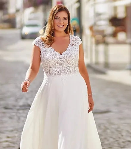 Elegant Chiffon Wedding Dresses Plus Size V Neck Cap Sleeves Bride Gowns Appliques Backless Sweep Train A-Line Vestido De Noiva