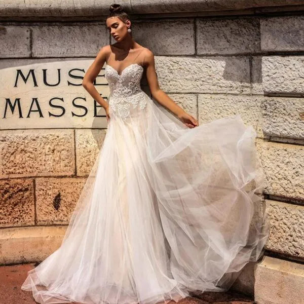 Champagne Lace Beading Wedding Dresses Sweetheart Illusion Bridal Gowns Soft Tulle Wedding Gown Vintage Court Train Ivory