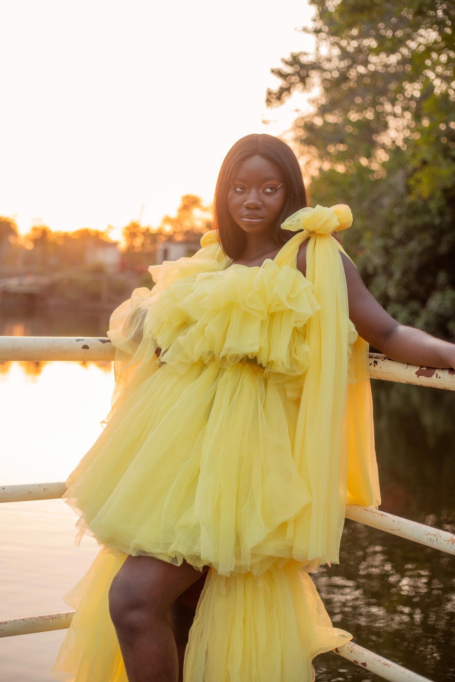 Vestido De fiesta amarillo claro, Vestidos De Noche multicapa con tirantes, Vestidos De Noche altos y bajos, vestido De fiesta sin mangas De tul