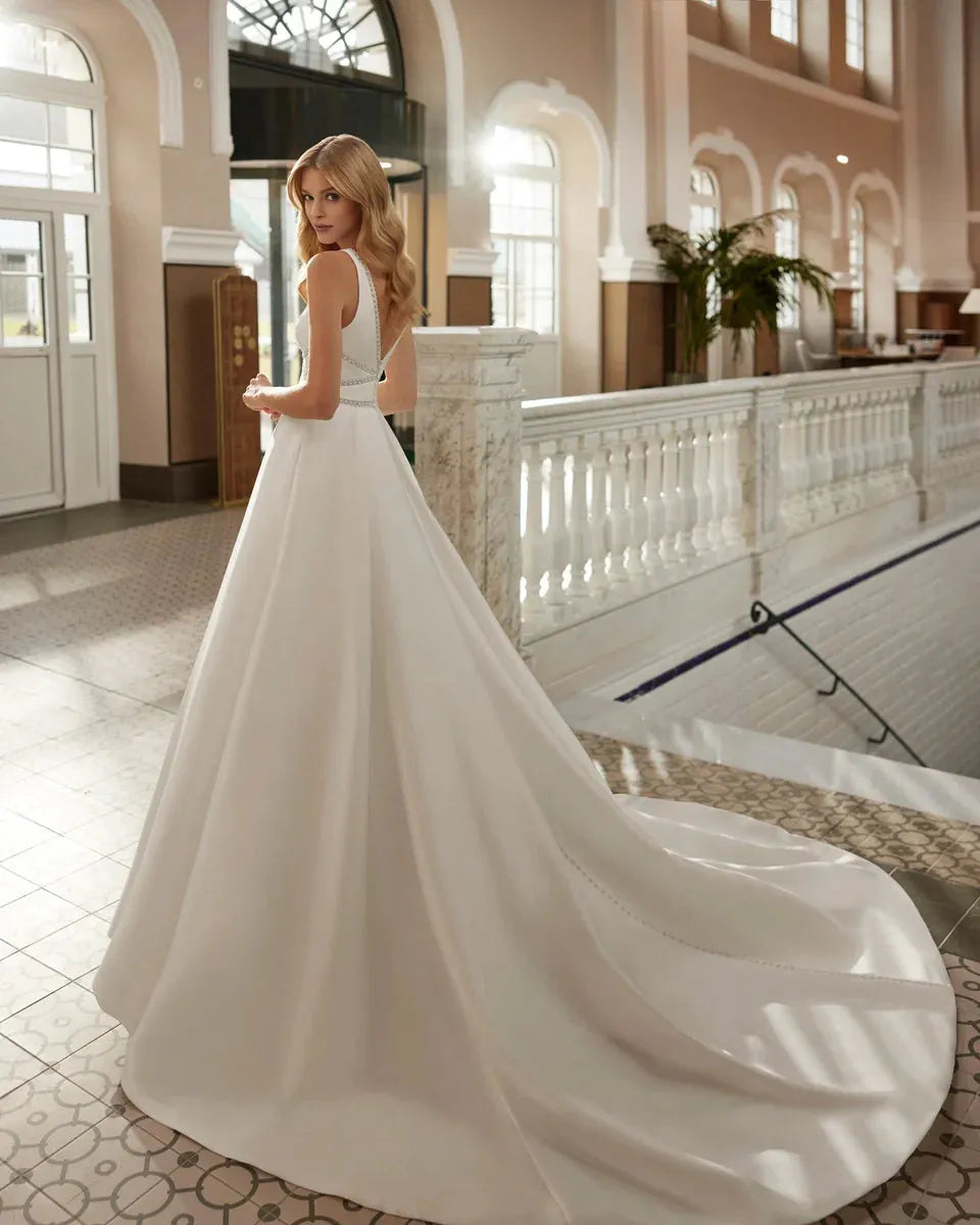 Modern White Princess Cut Wedding Dress with Classic Style Vestido De Novia Princess Bridal Gown Bow Satin Court Train Mermaid Satin Satin