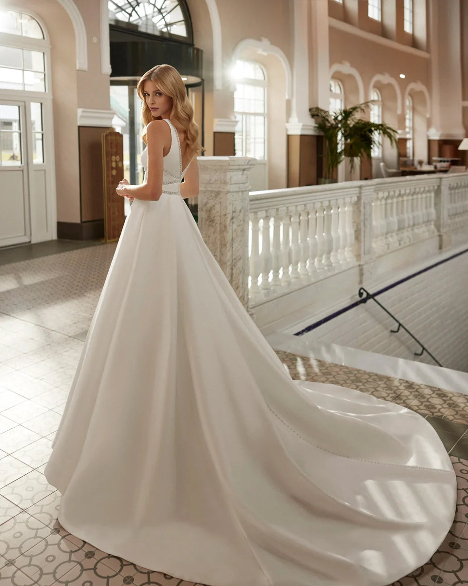 Modern White Princess Cut Wedding Dress with Classic Style Vestido De Novia Princess Bridal Gown Bow Satin Court Train Mermaid Satin