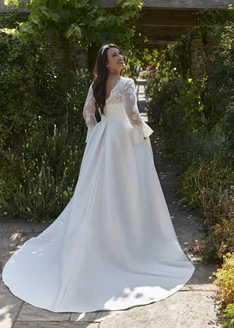 Vintage Plus Size Lace Wedding Dress V-Neck Satin A-Line vestidos novias boda Bride Gowns Applique Custom Made Plus Size