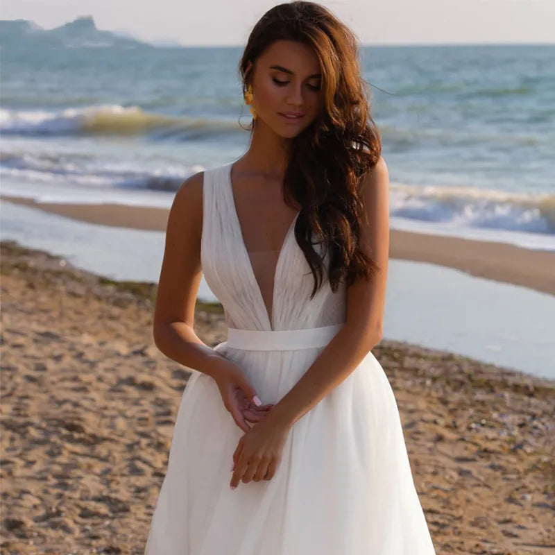 Vestidos de novia de playa blanco marfil bohemio largo pliegues simples cuello en V profundo elegante ilusión vestidos de novia tren de barrido mujer novia