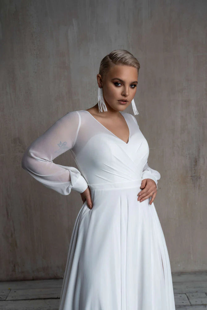 Robe de mariée en mousseline de soie, grande taille, col en V, manches longues, fente haute, robe de plage blanche, traîne de balayage, Simple, personnalisée 