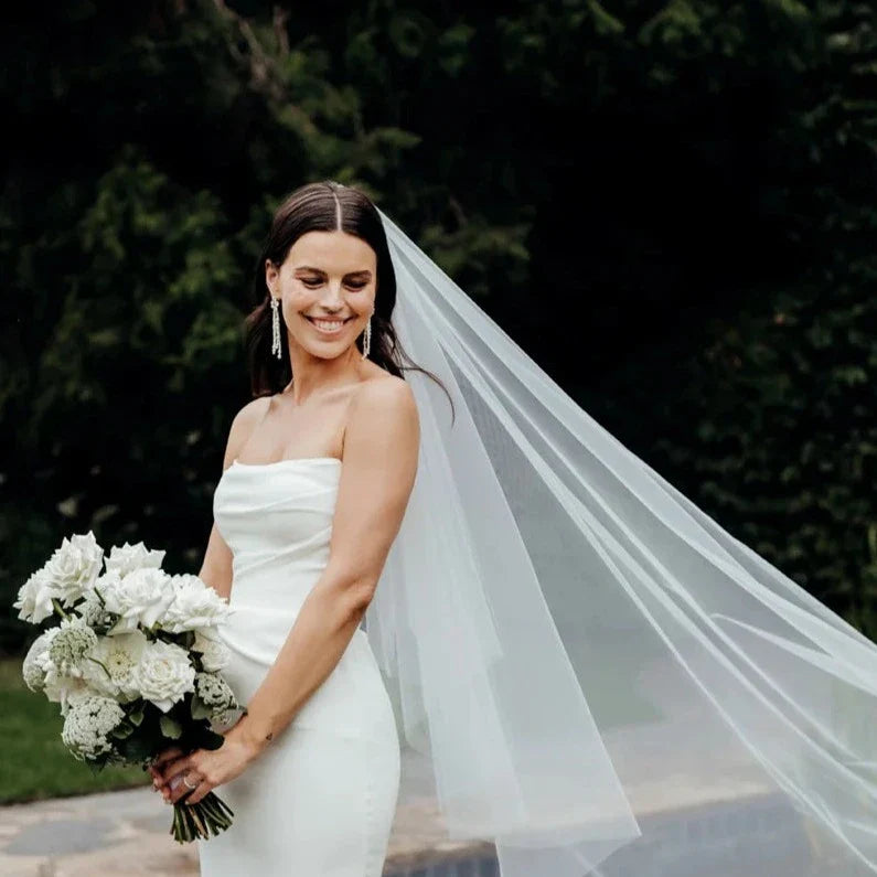 Vestido de novia de sirena blanco con botones de crepé, sin mangas, sencillo, con cremallera en la espalda, cola de corte, hecho a medida