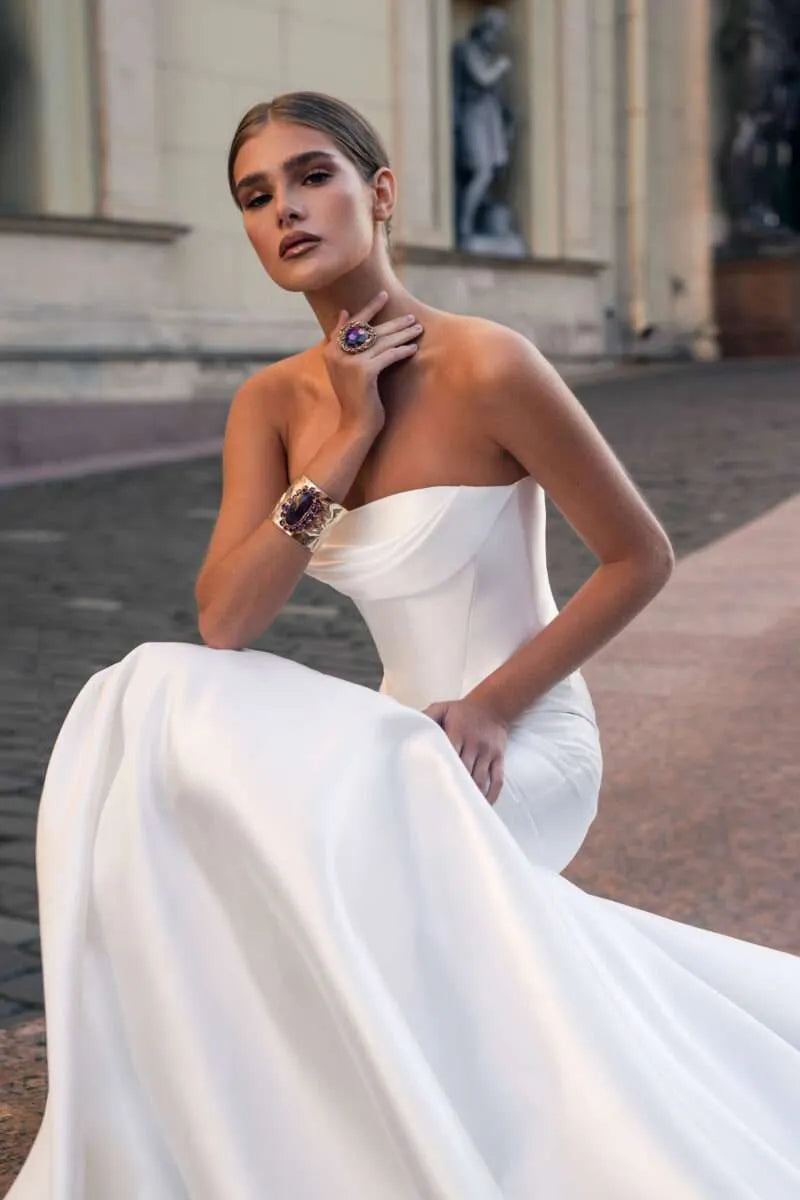 Vestido de novia de sirena sencillo de satén, sin tirantes, sin mangas, elegante, con cremallera en la espalda, cola de corte, hecho a medida