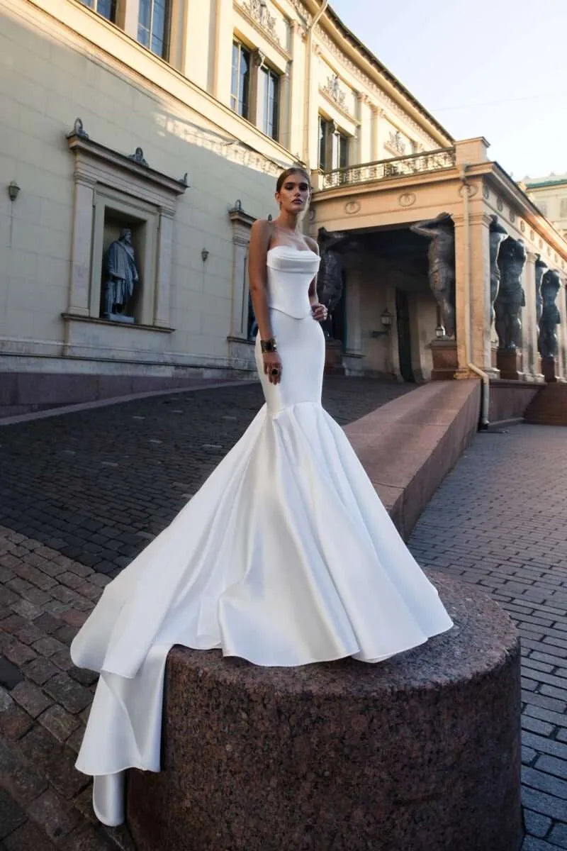 Trägerloser ärmellose Satin Einfacher Meerjungfrau Hochzeitskleid Elegante Reißverschluss Rücken Court Zug Brautkleid Mitte gemacht