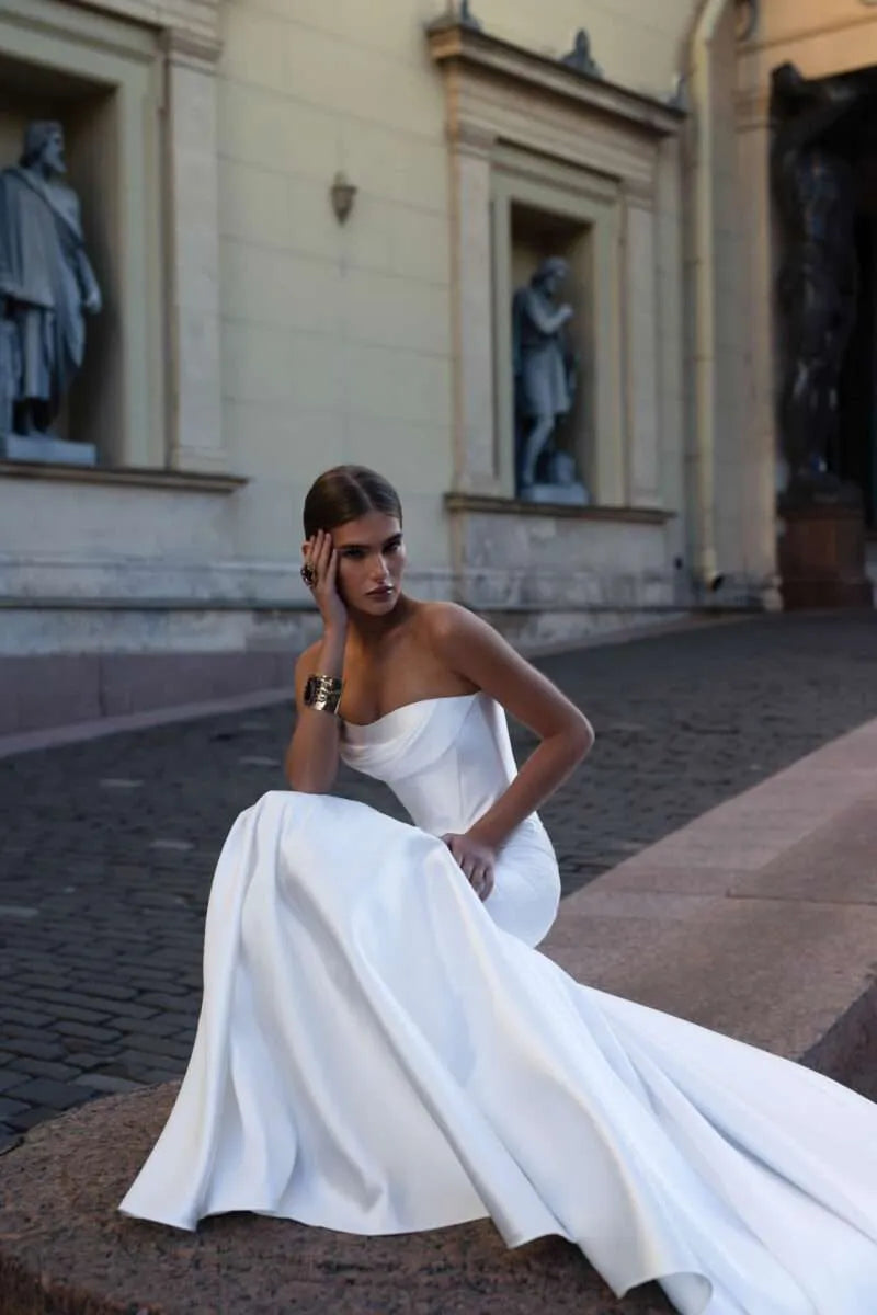 Vestido de novia de sirena sencillo de satén, sin tirantes, sin mangas, elegante, con cremallera en la espalda, cola de corte, hecho a medida