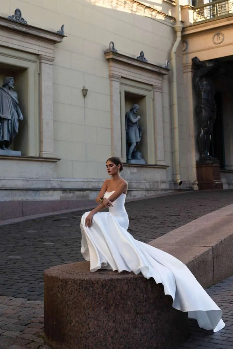 Vestido de novia de sirena sencillo de satén, sin tirantes, sin mangas, elegante, con cremallera en la espalda, cola de corte, hecho a medida