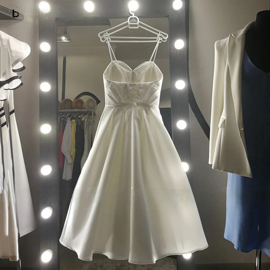 Vestidos de novia cortos sencillos con tirantes finos, vestidos de novia de satén con corte en A, escote con forma de corazón con cordones, vestidos de novia