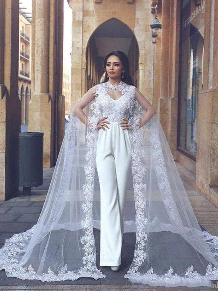 Abiti da sposa pantaloni da tuta per abiti arabo Dubai Long Cape V Neck Lace Applique Eleganti pantaloni da sposa abiti da sposa