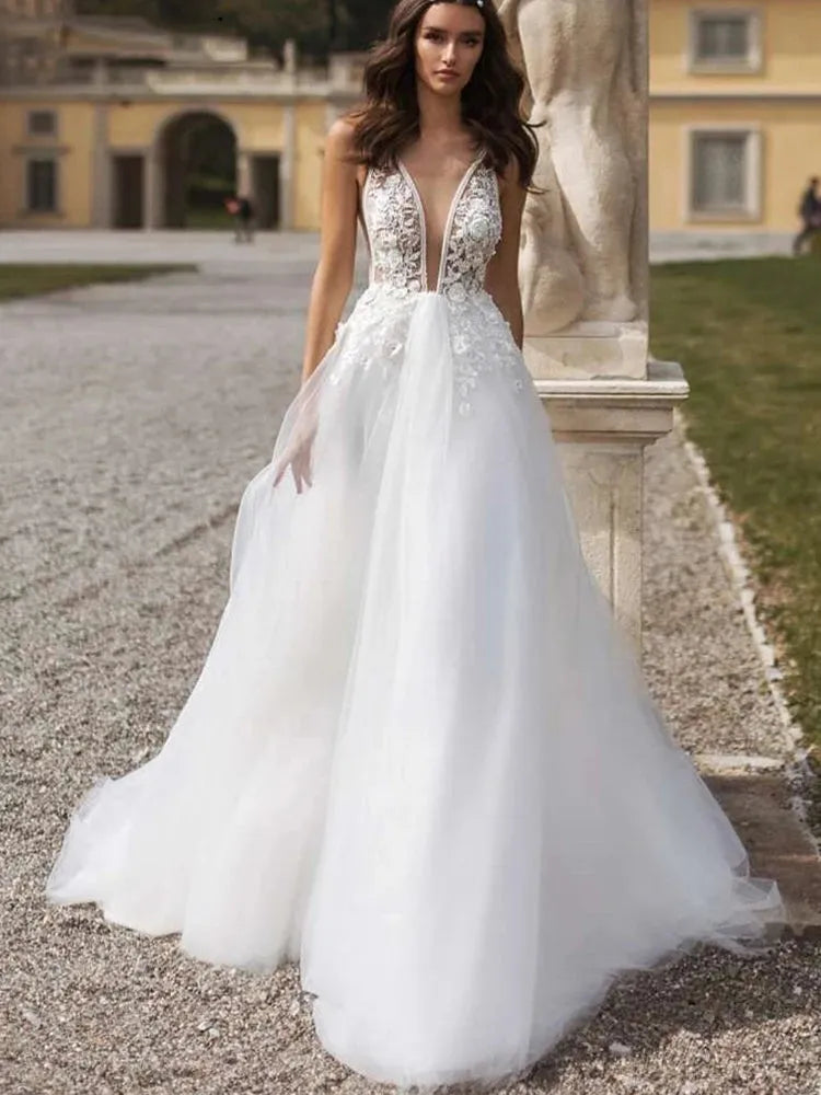 Sexy V-neck Lace Wedding Dresses Boho Tulle Appliques White Bridal Gowns Princess Sleeveless Wedding Gown Party Dress WHITE