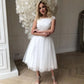 Kurze Hochzeitskleiderhülle A-Line-Spitzen-Applikationen O-Neck Brautkleider Organza weiße Robe de Mariee Knielänge für zierliche Frauen