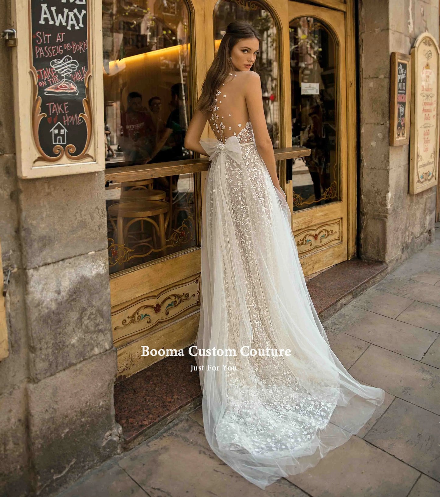 Zarte Lace Beach Brautkleider tauchen Ausschnitt Illusion Boho Braut Kleider Bug Rücken A-Line Tüll Hochzeitskleider