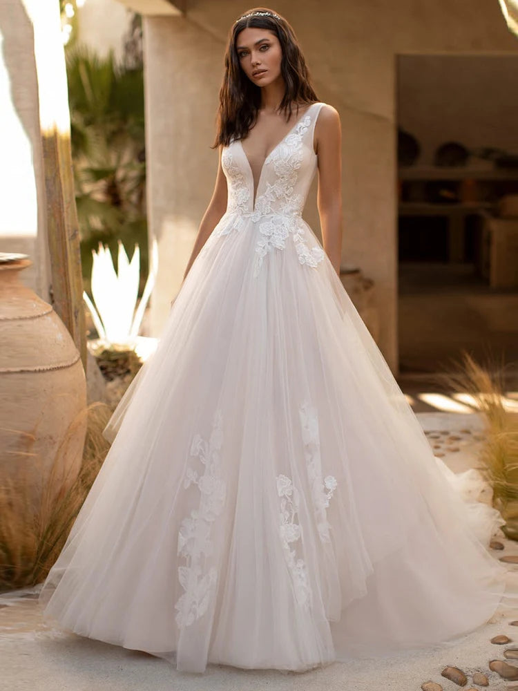 Soft Tulle Wedding Dresses with A Train Sleeveless Open Back Beach Lace Bridal Gown Plus Size Boho Dresses