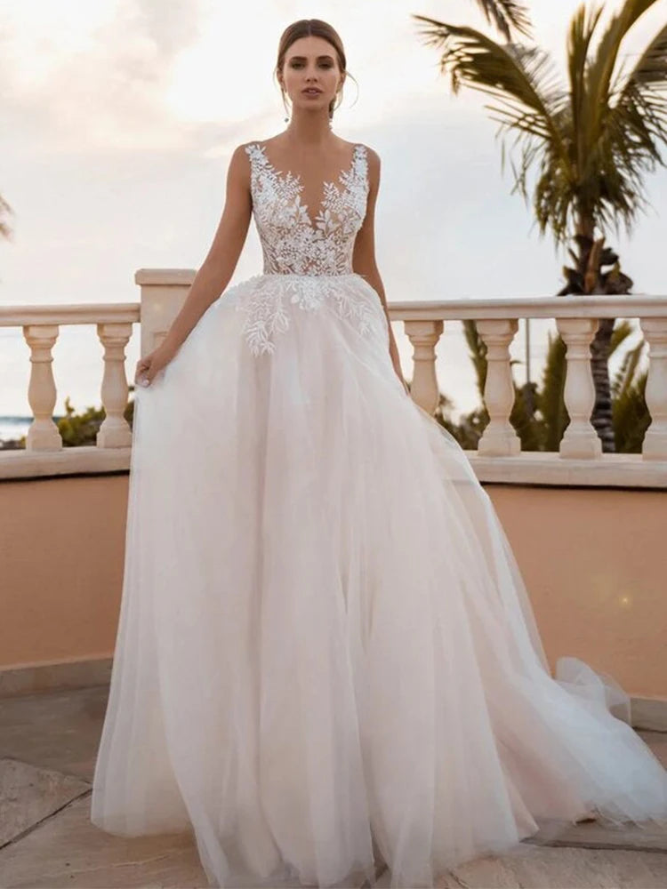 A-line  Wedding Dresses Lace Appliqued Tulle Bohemian Bridal Gowns Sleeveless Beach Wedding Gown Princess Party Dress