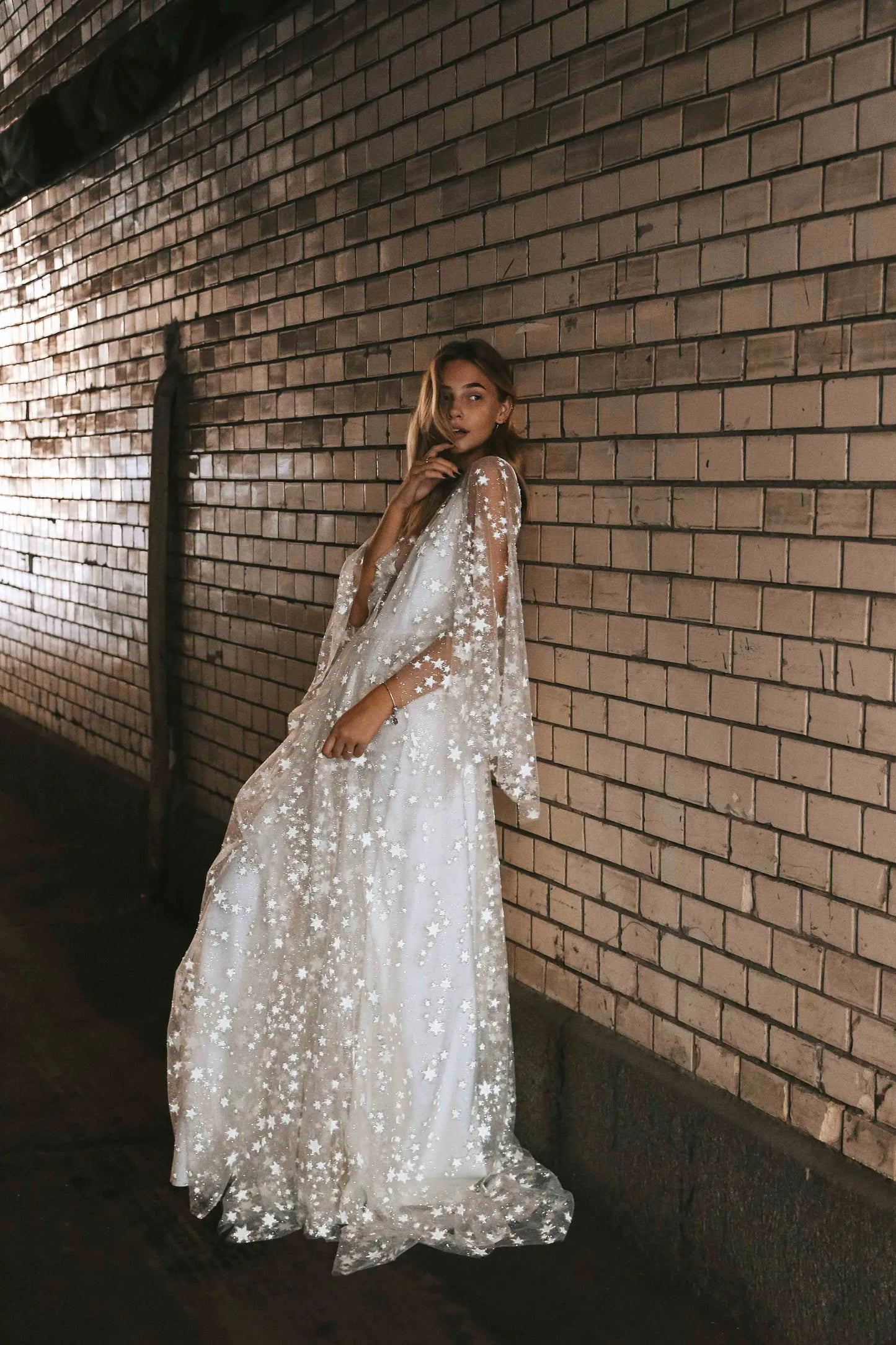 Glitzernder Star eine Linie Brautkleider Deep V-Ausschnitt Braut Kleider Strand Boho Hochzeitskleider Hochzeitsfeierkleider