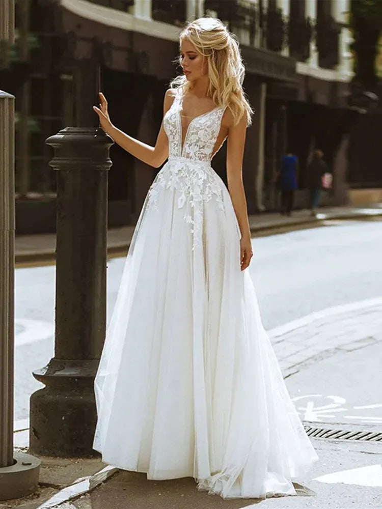 Ivory Boho Lace Wedding Dresses A Line Sleeveless Appliques Sexy V Neck Bridal Gowns Puff Tulle Wedding Gowns Ivory Boho