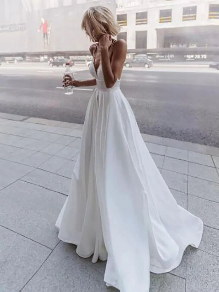 Slik Satin A Line Wedding Dresses Beach Spaghetti Straps V Neck Bride Gowns Abito Da Sposa Backless Wedding Gowns Ivory 22w Satin
