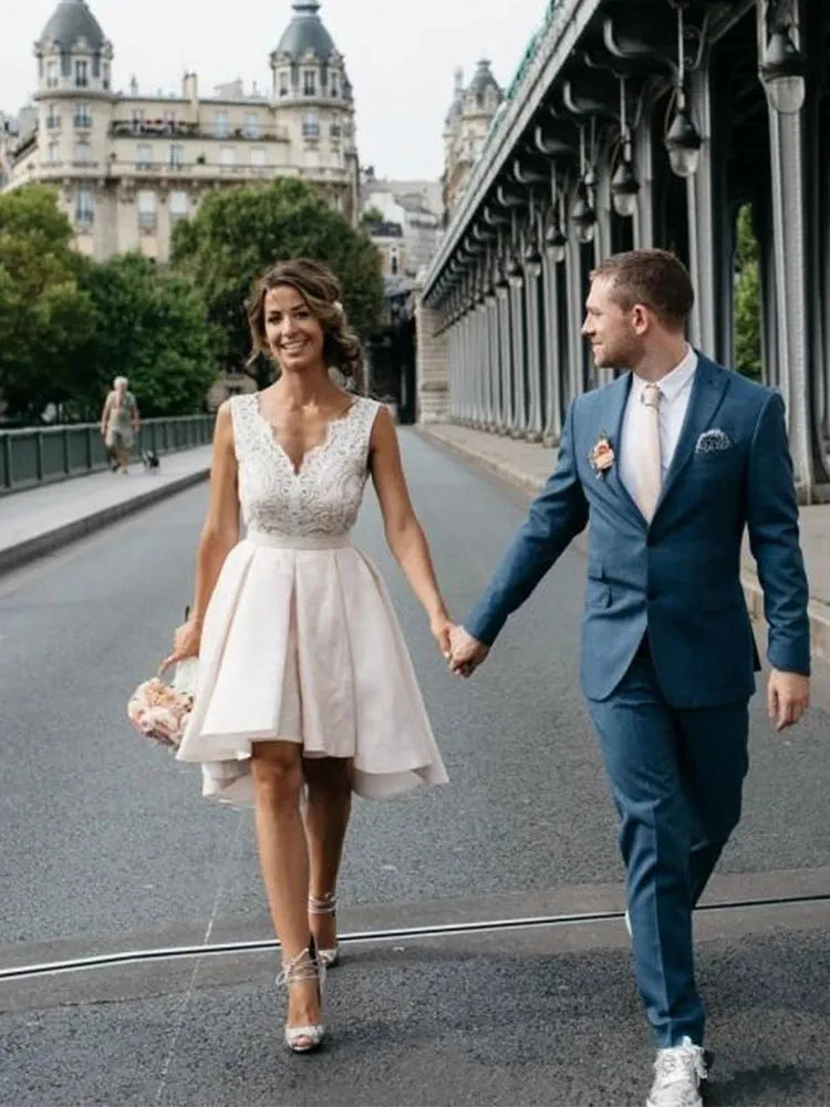 Sexy Short Lace A Line Wedding Dresses Backless Bridal Gowns Vestidos De Festa V-Neck Sleeveless Custom Made Stain