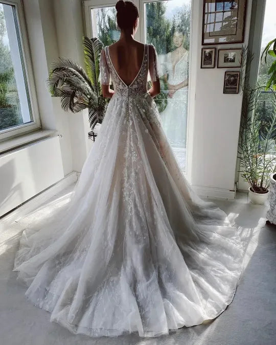 Floral Lace Princess Wedding Dresses Plunging V-Neck Short Sleeves Illusion A-Line Beach Bridal Gowns Plus Size Ivory