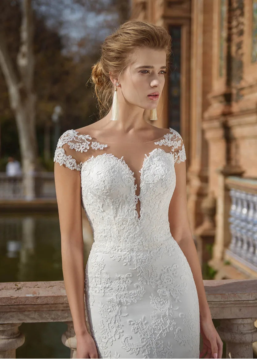 Scoop Short Sleeves Lace Appliques Mermaid Wedding Dresses V-Shape Back 2021 Zipper Back Bridal Gowns Simple Robe De Mariee