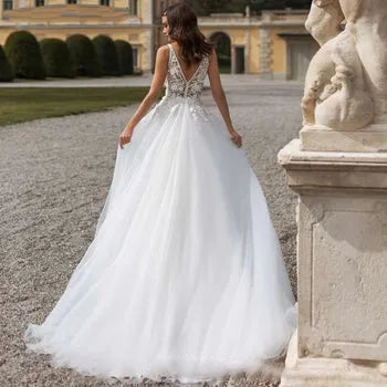 Sexy V-neck Lace Wedding Dresses Boho Tulle Appliques White Bridal Gowns Princess Sleeveless Wedding Gown Party Dress WHITE