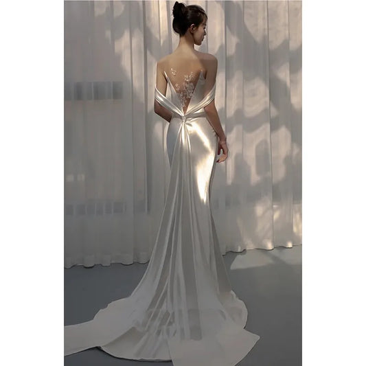 Gaun Perkahwinan Cahaya Backless Klasik Pakaian Perkahwinan Mermaid Satin dengan Keretapi Pakaian Perkahwinan Pantai Elegant