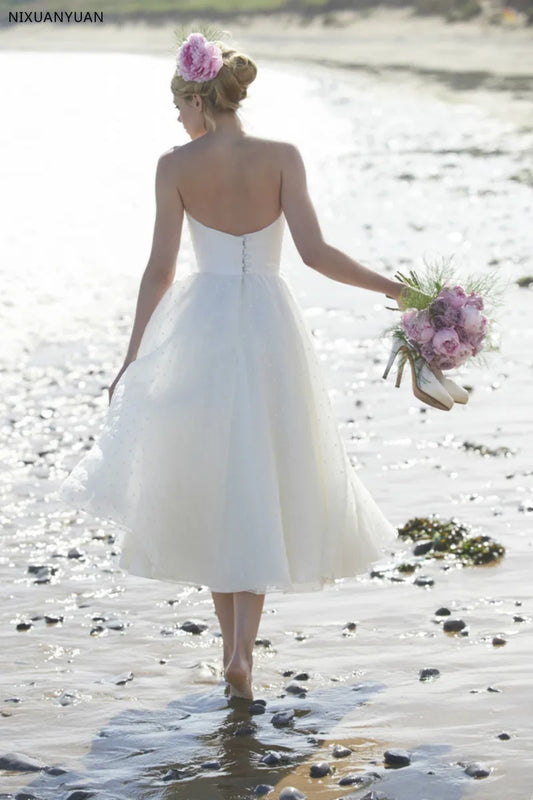 Vestido de noiva סקסי שמלת כלה קצרה סטרפלס רוכסן קו אחורי באמצע Calf אורגנזה חוף שמלת כלה