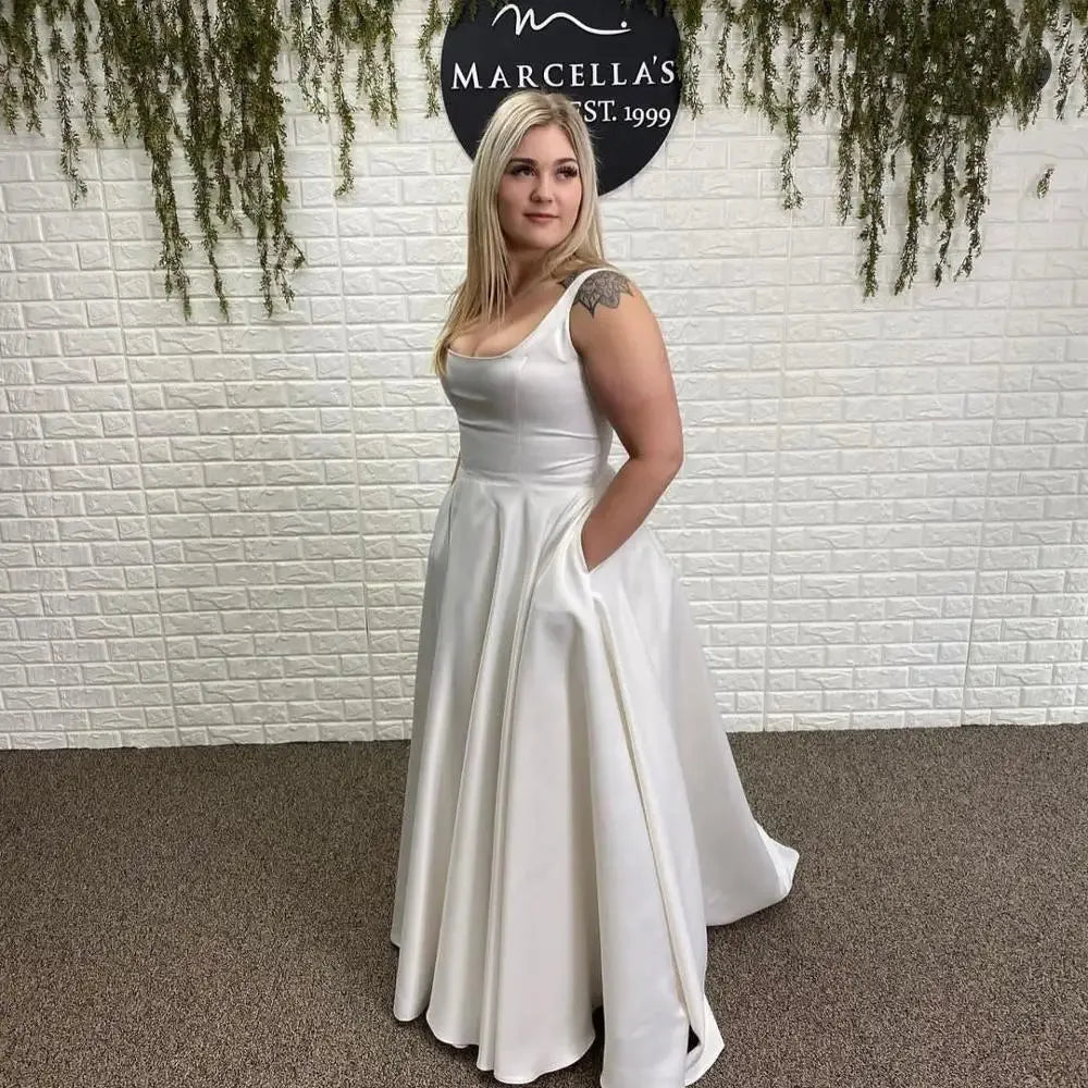A-Line Wedding Dress Square Colloar Sleeveless Sweep Train Floor length Open Low Back Robe De Mariee With Pocket Fashion Beach Champagne
