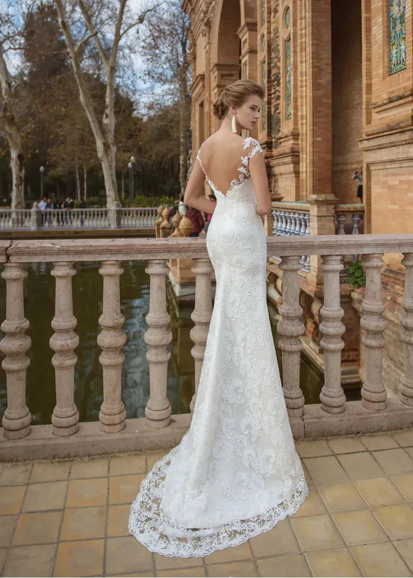 Scoop Short Sleeves Lace Appliques Mermaid Wedding Dresses V-Shape Back 2021 Zipper Back Bridal Gowns Simple Robe De Mariee WHITE