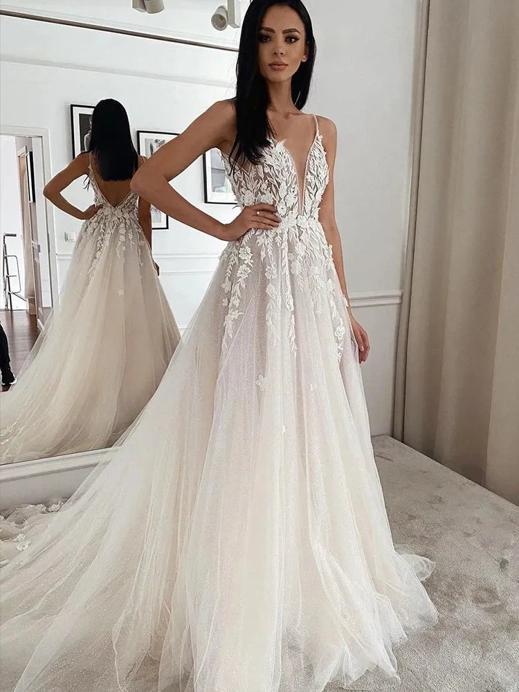 BEACH Spaghetti Strap Deep V Neck Wedding Dress For Bride Lace Appliques Sparkly Tulle Backless Gorgeous Bridal Gowns 20w