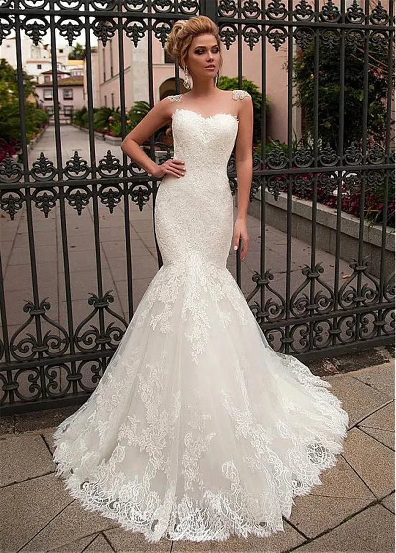 Sheer Mermaid Lace Appliques Slim Women Wedding Dresses Natural With Buttons Back Bridal Gowns Formal Long Robe De Mariee Champagne