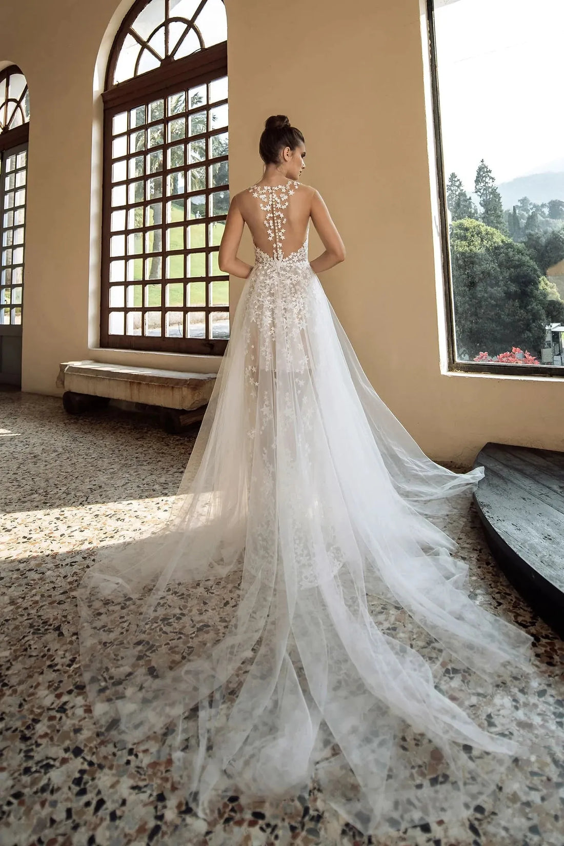 Charming Stars Lace Wedding Dresses V-neck Sleeveless Tulle Bridal Gowns Plus Size Boho Illusion Wedding Party Gown