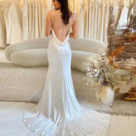 Seksowna prosta satynowa sukienka ślubna syrena spaghetti Square Szyja Elegancka suknia ślubna bez pleców zamiatanie Train Vestidos de novia
