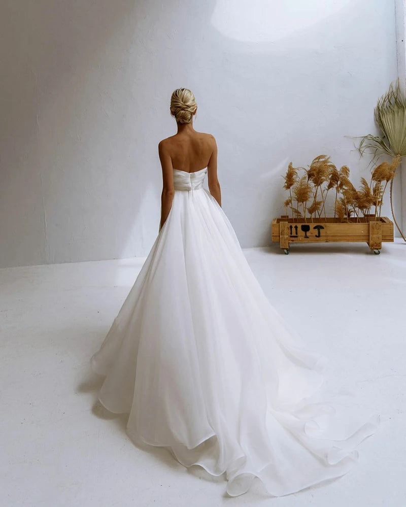 Einfache Flecken Tüll trägerlose Brautkleider Seite Split Sweetheart Beach Braut Kleid elegante ärmellose T -Boho -Robe de Mariee
