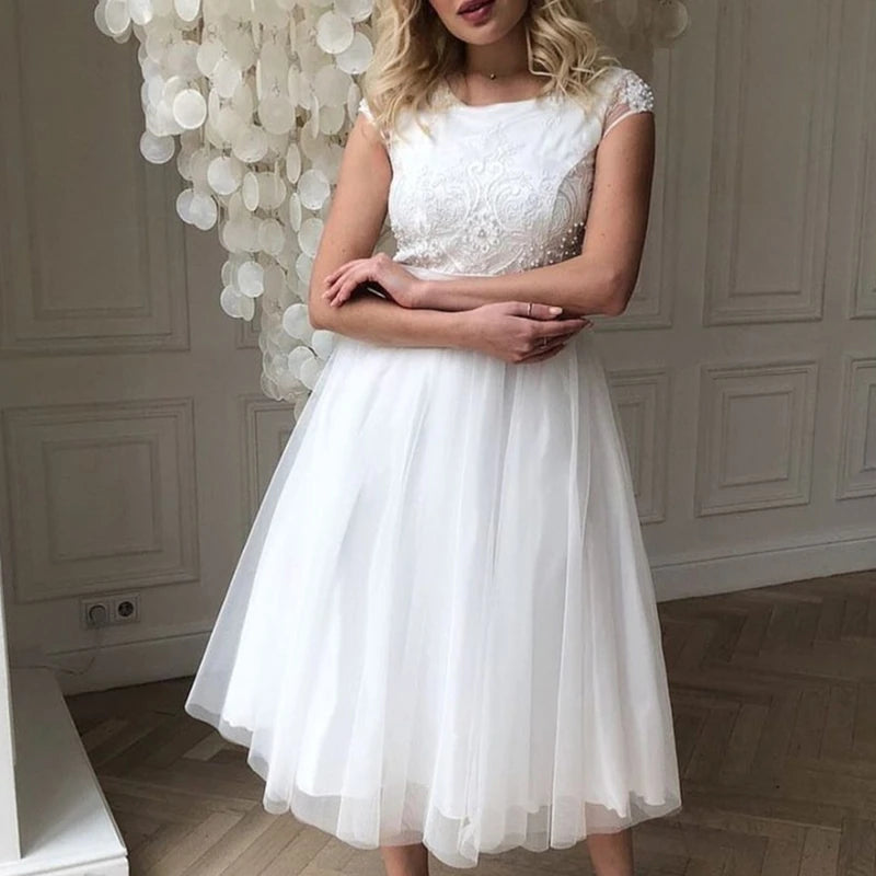 Kurze Hochzeitskleiderhülle A-Line-Spitzen-Applikationen O-Neck Brautkleider Organza weiße Robe de Mariee Knielänge für zierliche Frauen