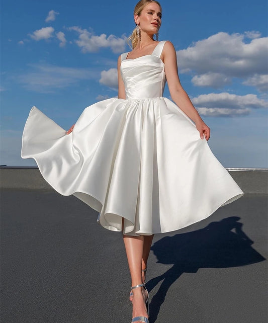 Vestido de noiva curto simples cetim de cetim, vestidos de noiva A-line vestidos de joelho branco de Mariee, sem mangas praia