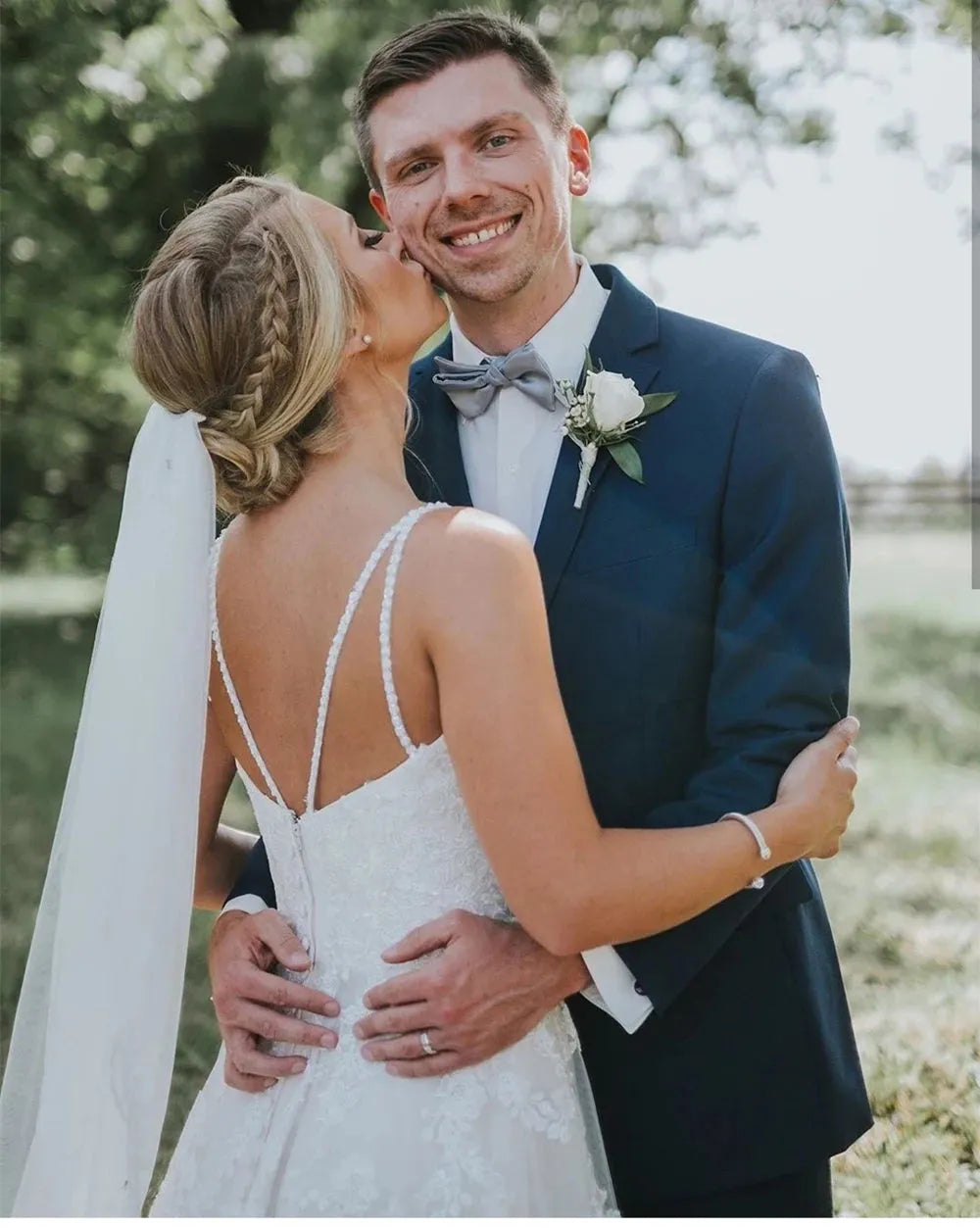 2020 Sexy Spaghetti Strips A-Line Wedding Dresses Appliques Lace Bridal Gowns Custom Sleeveless Robe De Mariee Sexy WHITE