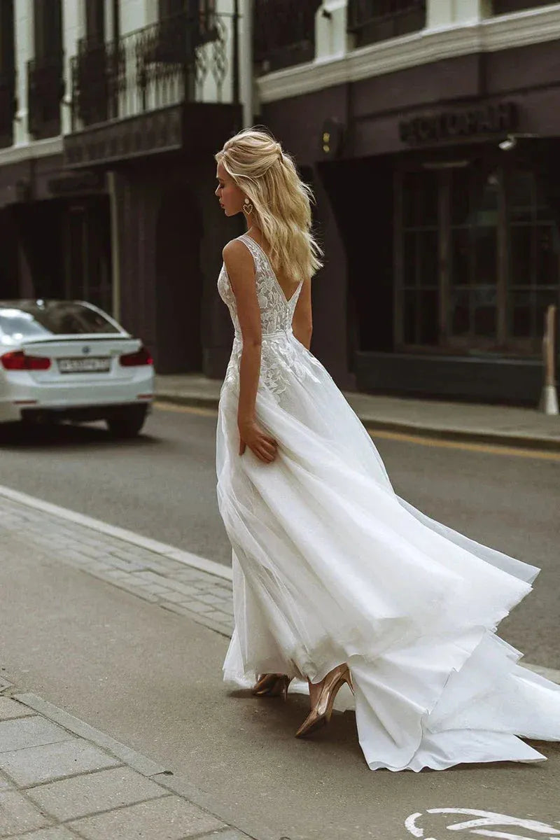 Ivory Boho Lace Wedding Dresses A Line Sleeveless Appliques Sexy V Neck Bridal Gowns Puff Tulle Wedding Gowns Ivory Boho