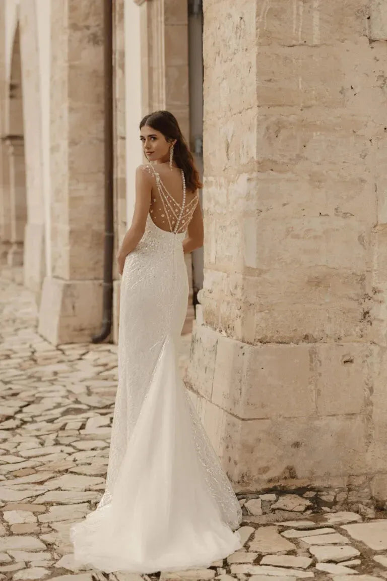 Sexy Deep V-neck Sleeveless Wedding Dress Sparkly Sequins Bride Robe Graceful Straight Long Bridal Gown Robe De Mariée Satin