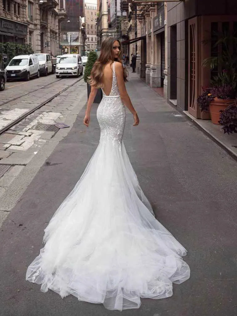 Modern V-Neck Mermaid Wedding Dresses Sleeveless Lace Appliques Trumpet Bridal Gowns Backless Tulle Bride Dresses WHITE