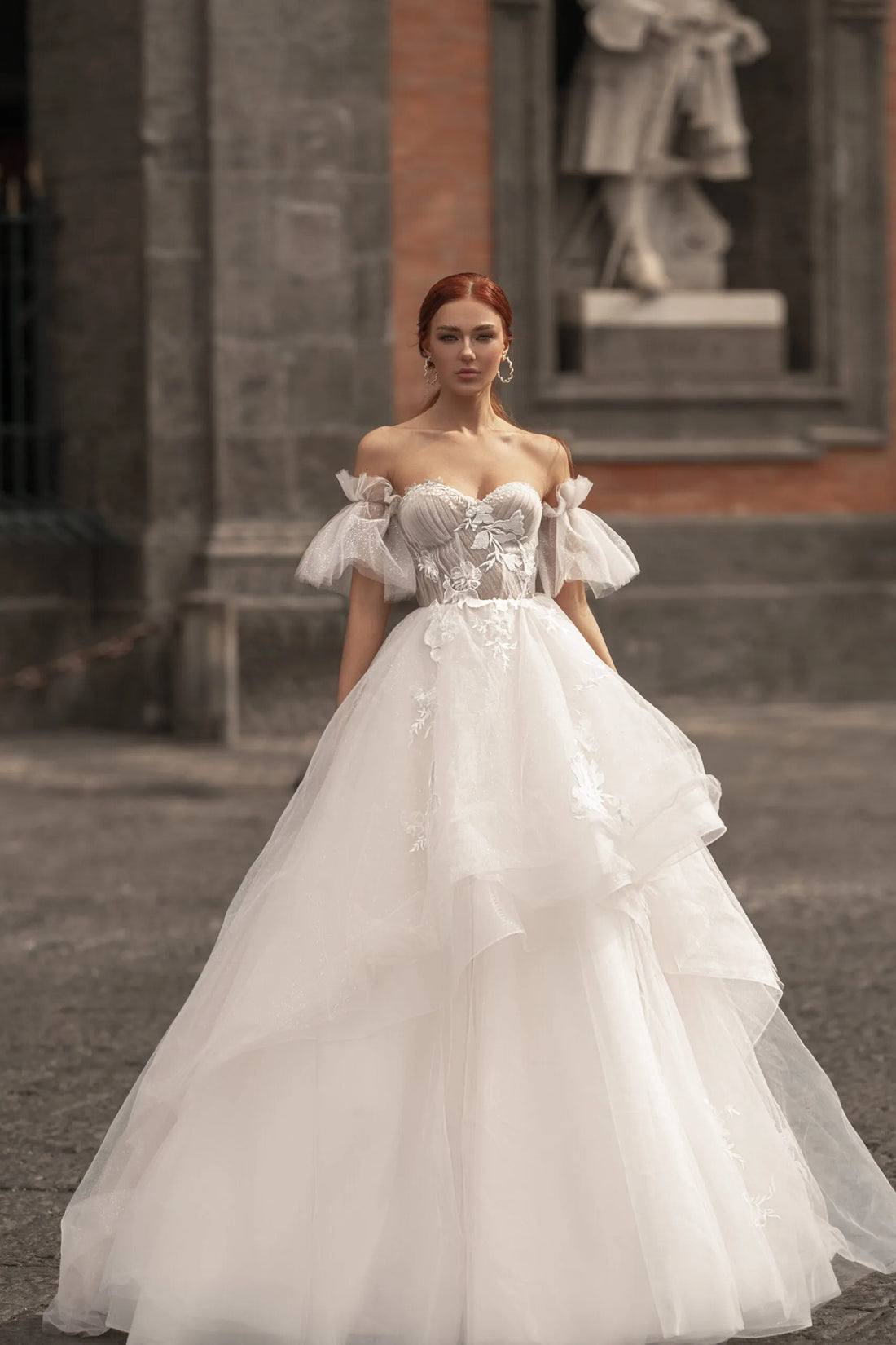 Trendy Ruffles Wedding Dress Sweetheart Backless Lace Appliques A-line Vestidos De Novia Satin