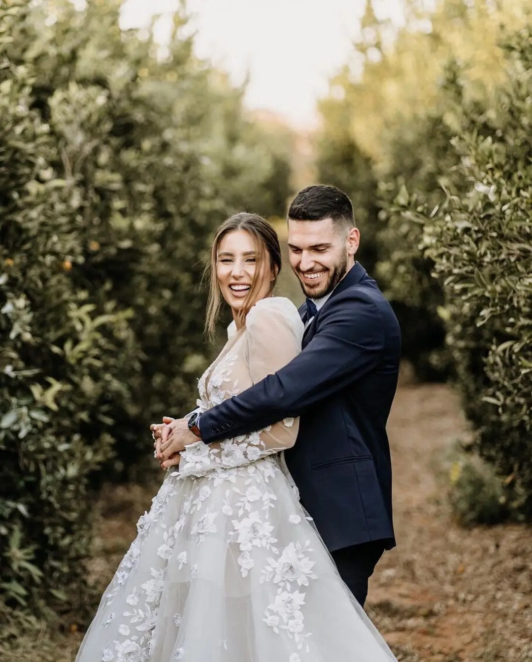 Vestido de novia de línea A con cuello en V, vestido de novia con apliques, vestido de novia de manga larga de tul, vestido de novia de cola de corte 