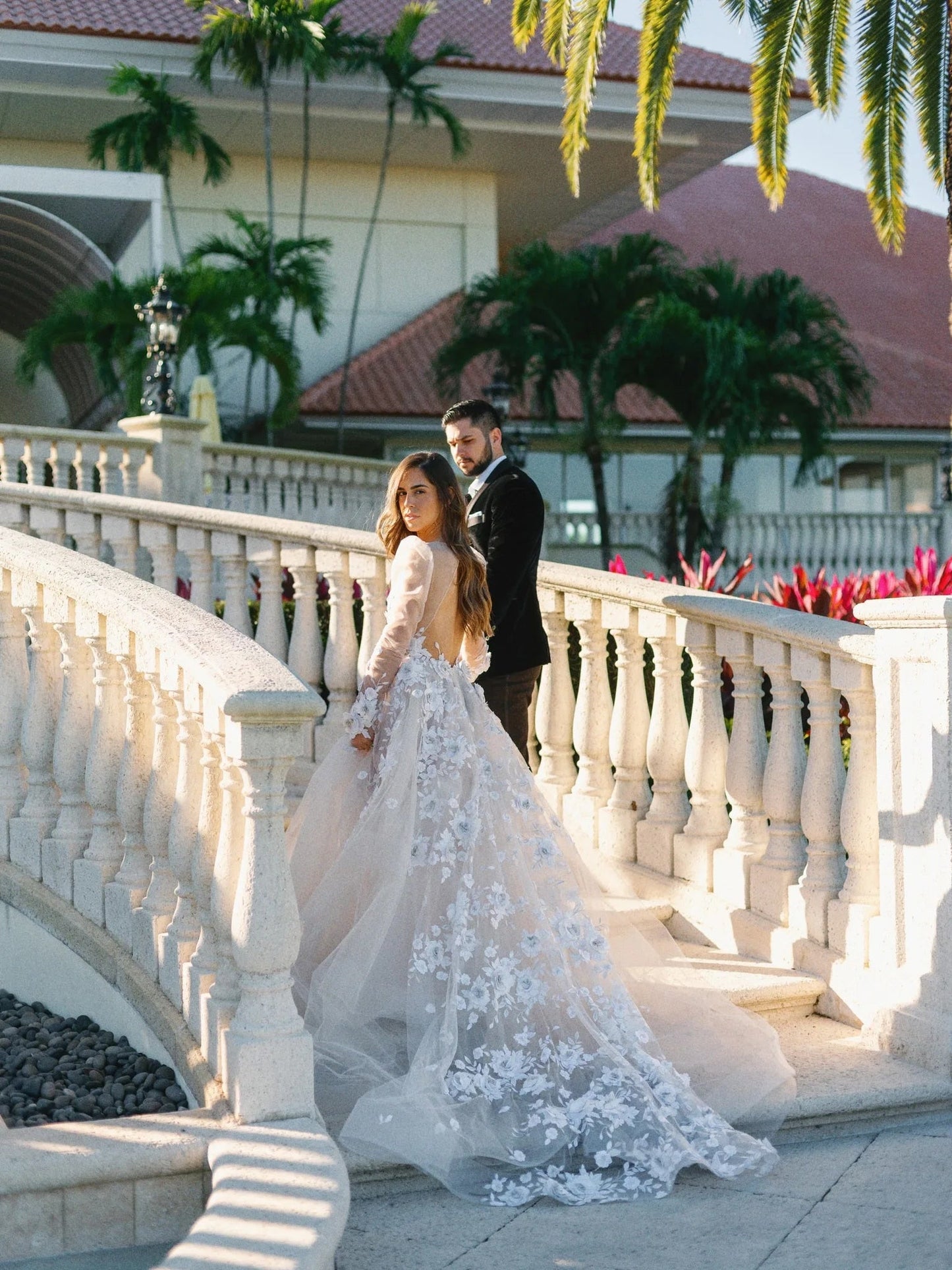 Vestido de novia de línea A con cuello en V, vestido de novia con apliques, vestido de novia de manga larga de tul, vestido de novia de cola de corte 