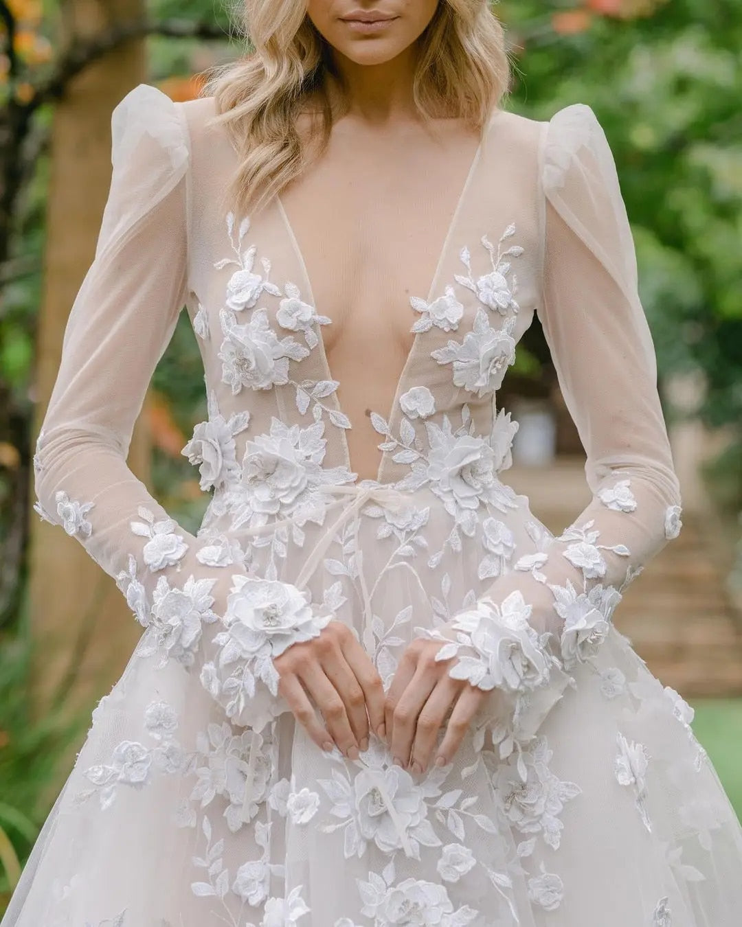 V Hals eine Linie Hochzeitskleid Applikationen Bräute Kleid Tüll Langarmes Hochzeitskleid Court Zug Brautkleid