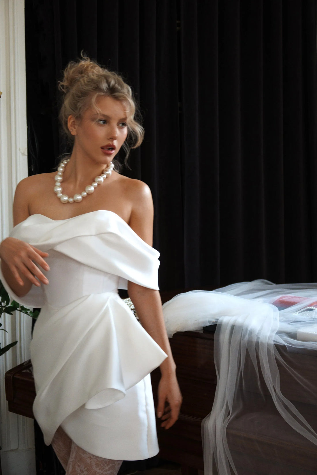 Short Wedding Dress with Decorative Drapery and Dropped Straps Sleeves Bridal Gowns Mermaid Princess White Satin Modern Vestido De Novia Mermaid Court Train Bow Satin Satin