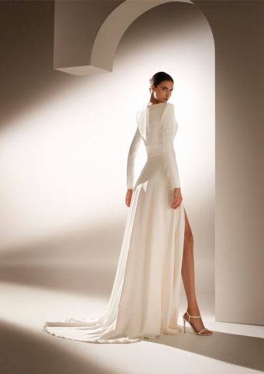 PARFAIT Simple Robes De Mariée En Satin Vintage Manches Longues Plissé Col En V Fente Latérale Fermeture Éclair Jusqu'à Balayage Train Robes De Mariée Sur Mesure