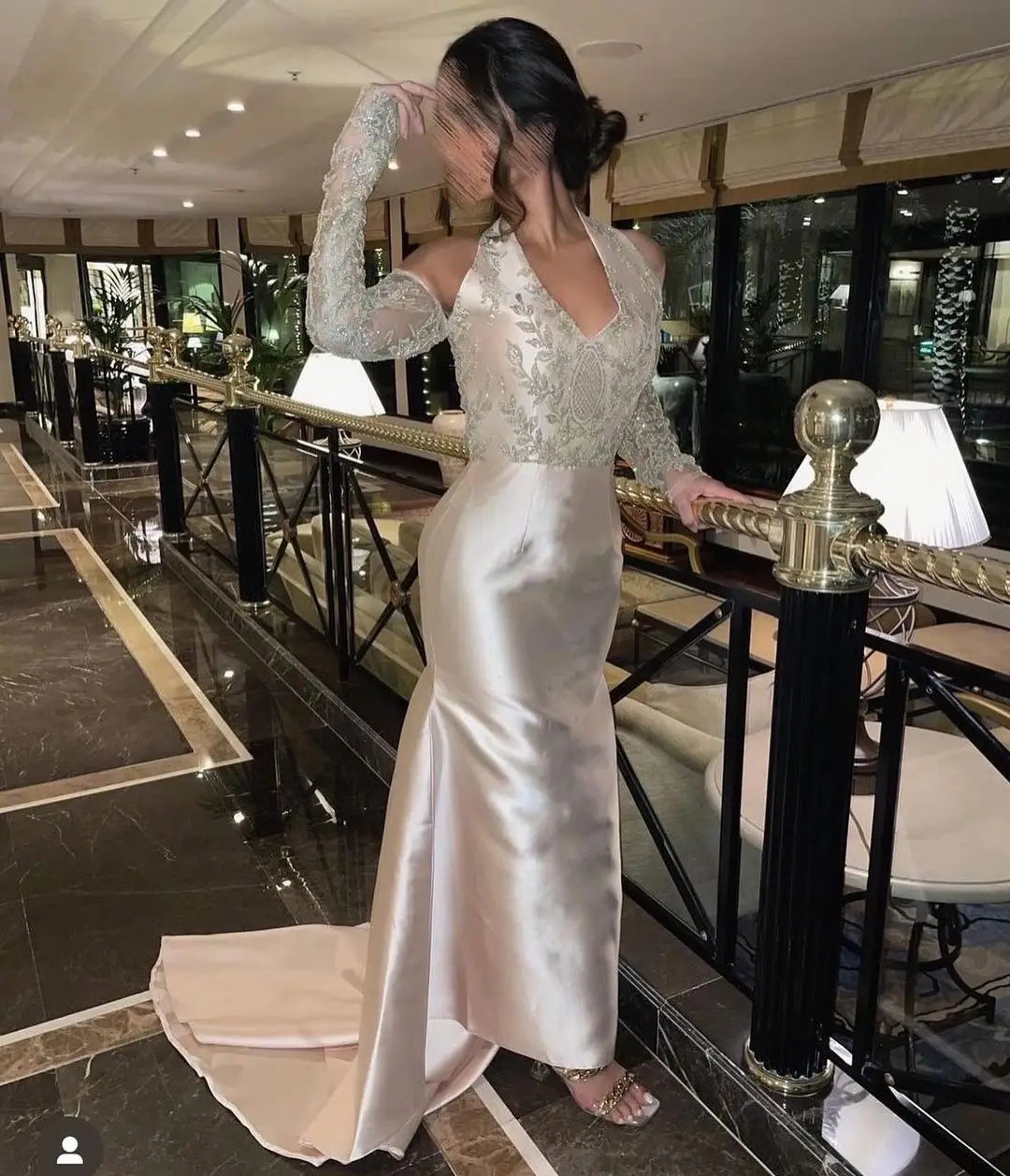 Elegant Halter Neck فساتين السهرة Rose Gold Vestidos De Noche Embroid فساتين مناسبة رسمية Sequins Sleeve Prom Dress